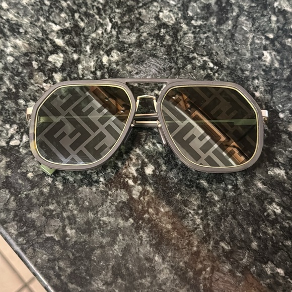Fendi Green Geometric Sunglasses - Picture 3 of 6